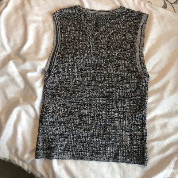 2 for $20🔥Guess Knit sleeveless top - Picture 5 of 5